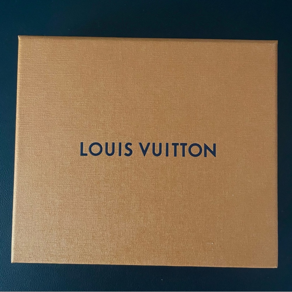 Genuine, never used.Louis Vuitton Mens Multiple wallet Graphite color.